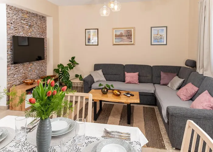 Calypso - Newly Equiped, With Separate Entrance And Parking Supetar