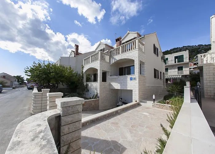 Apartments Benika Bol