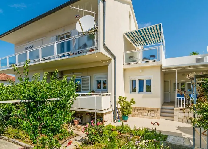 Two-Bedroom Apartment Hvar With Sea View 03 admite animales