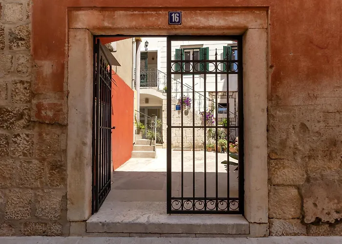 City Center Apartment Dvor Kalalarga Makarska