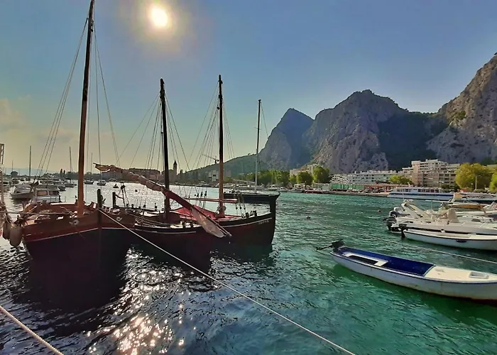 Town Center Apartment With Balcony Omis