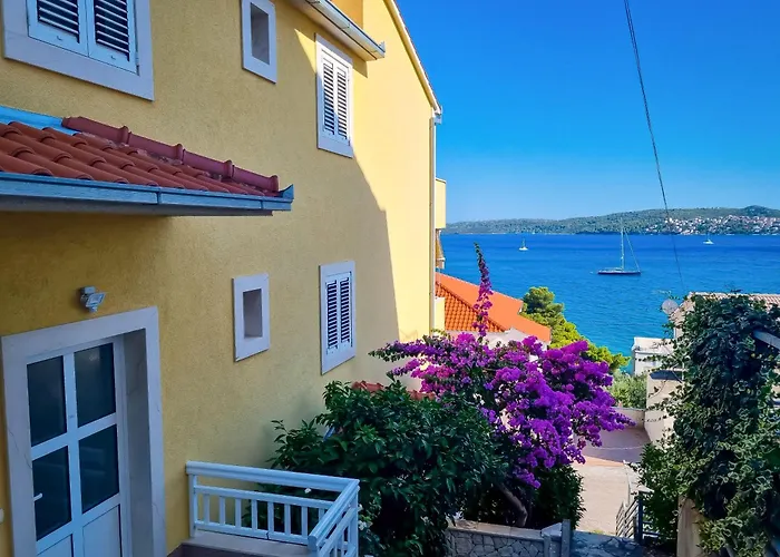 Pet friendly Apartments Ana Trogir