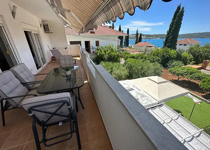 Apartment Mika 3 Okrug Gornji