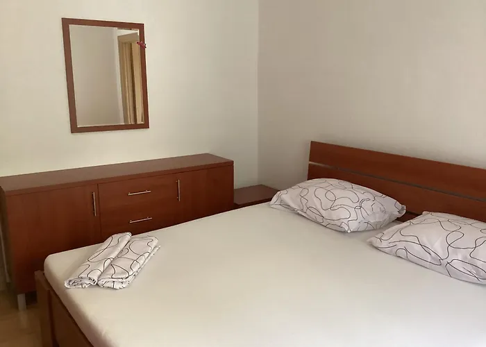 Apartments Ploka Okrug Gornji