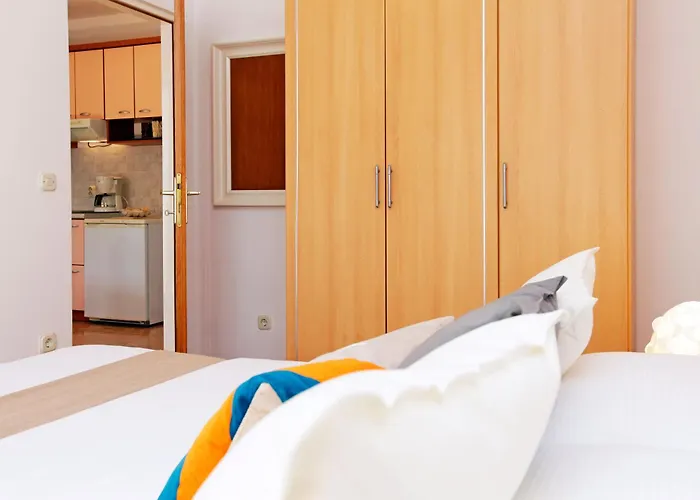 Pet friendly Apartments Villa Adria Bol