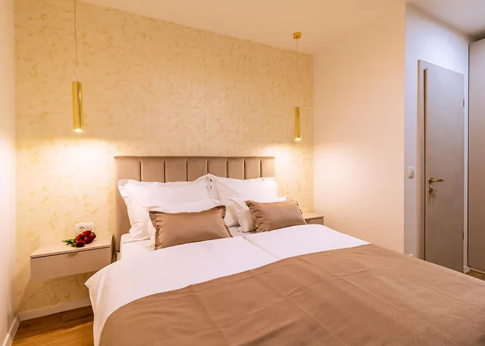 Luxury 2 Bedroom-2 Bathroom Apartment With Rooftop Terrace & Luxury Studio App Split