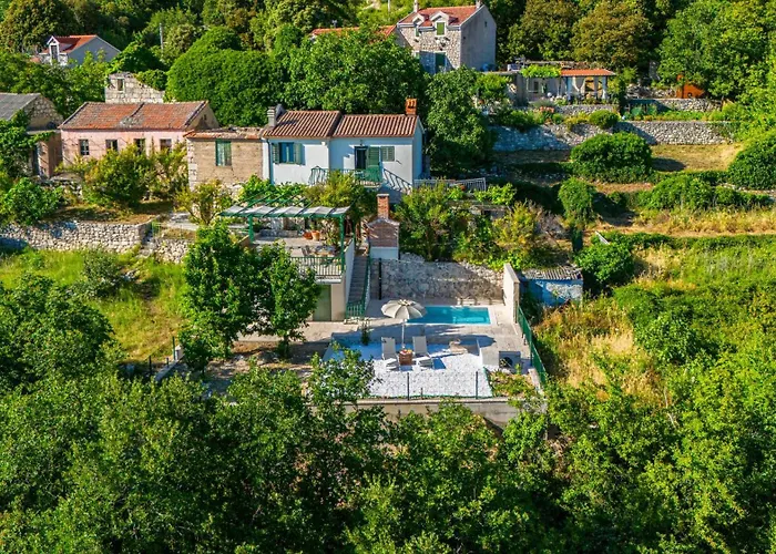 House Dida Mate - Cozy House In Nature With Heated Pool Tučepi