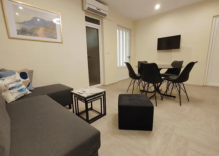 Apartments Gareta Gradac 