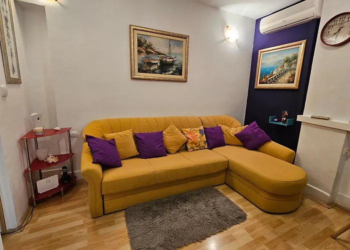 Apartment With Balcony Red Rose Split