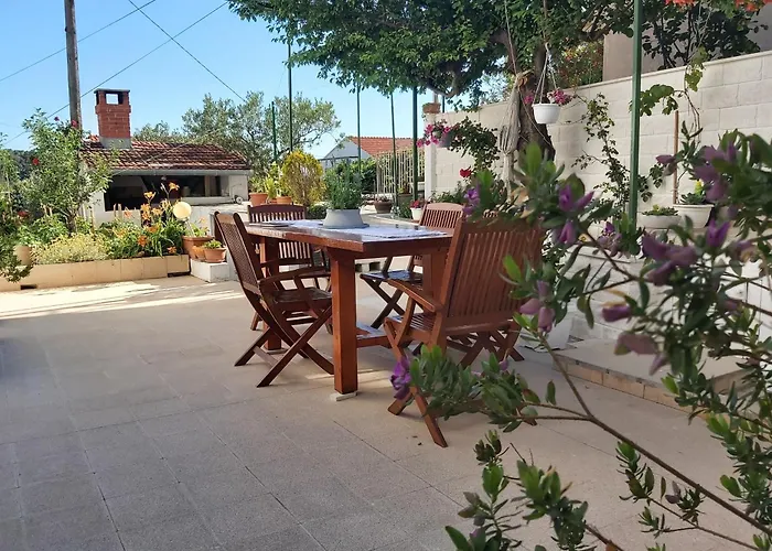 Apartments And Rooms With Parking Space Hvar - 13161 Hvar Town