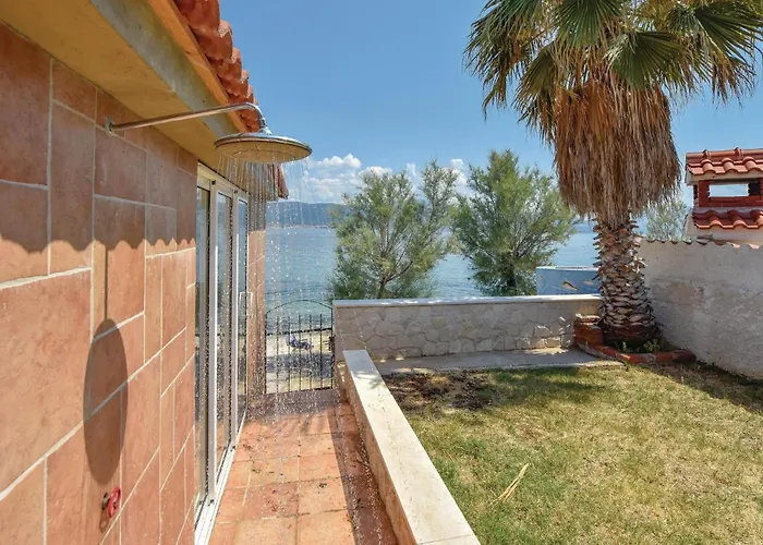Nice Home In Slatine With Sauna Traù