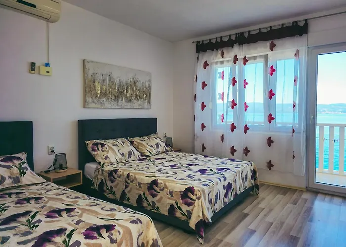 Apartments Neda Omis