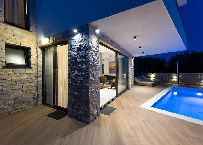 Luxury Villa Favela - Modern Design - Heated Pool - Stunning Sea View Trogir