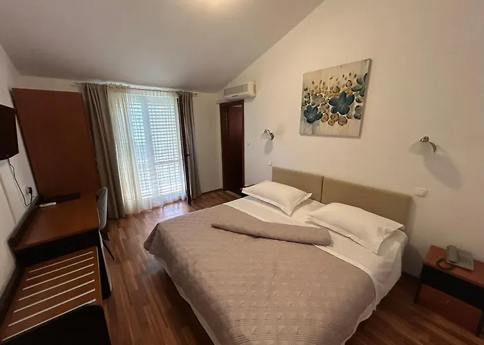 Hotel Vila Tina Arbanija