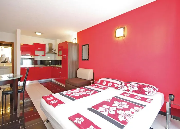 Studio Apartment In Makarska