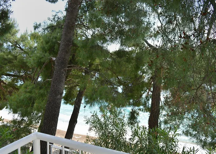 Omis Beach Vacation Rentals