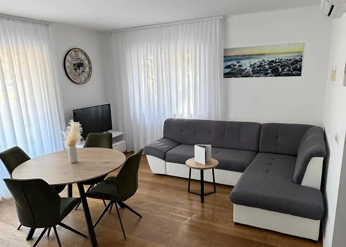 Apartments Elin Omiš
