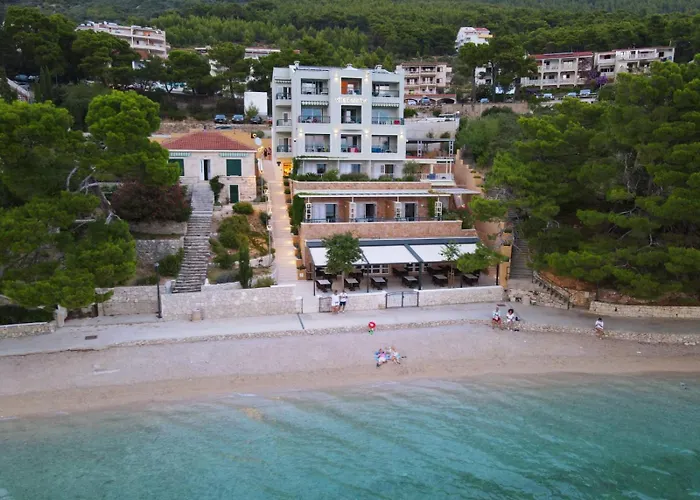 Apartments Villa Loznica Brela