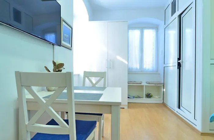 Split Center Room Helena