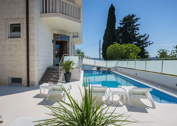Hotel Riva Kastela With Swimming Pool