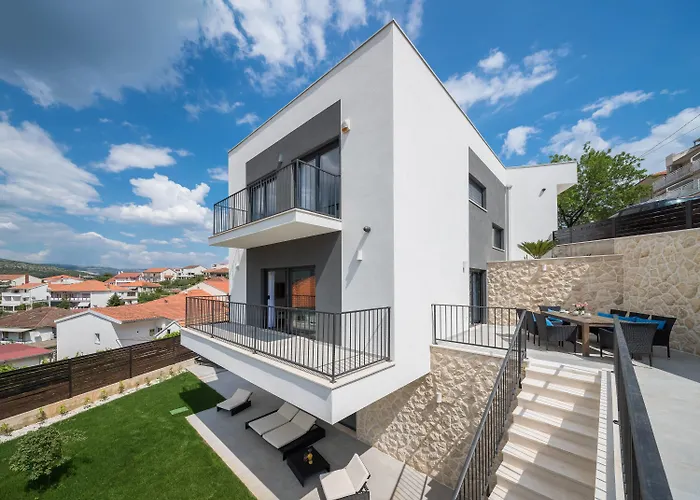 Villa Salt - 10 People, Heated Pool, Trogir, Near Beach & Split Airport avec Piscine