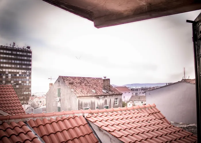 Rosmarinus Rubic Studio Split