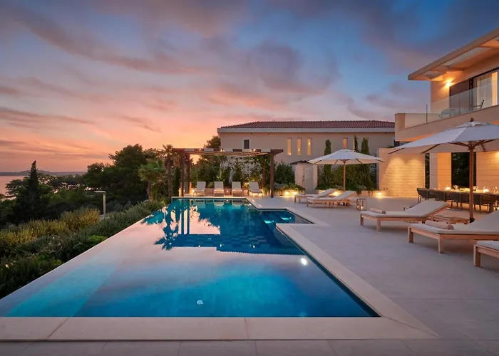 Luxury Villa Hvar Deluxe Palace 1 With Heated Pool, Gym And Sauna Hvar Town que aceita animais de estimação