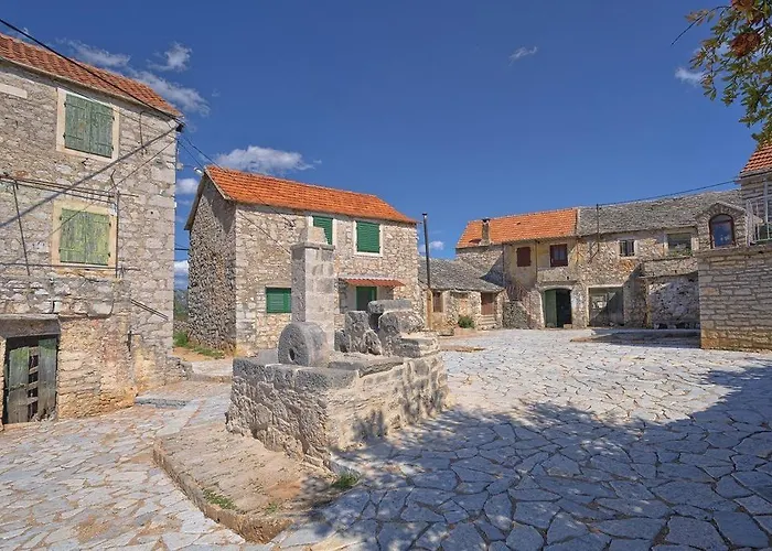 Holiday Home Rudina Stari Grad 