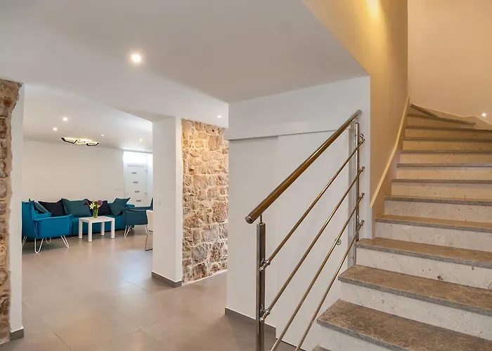 Villa Majestic With Heated Pool And Rooftop Terrace Bol