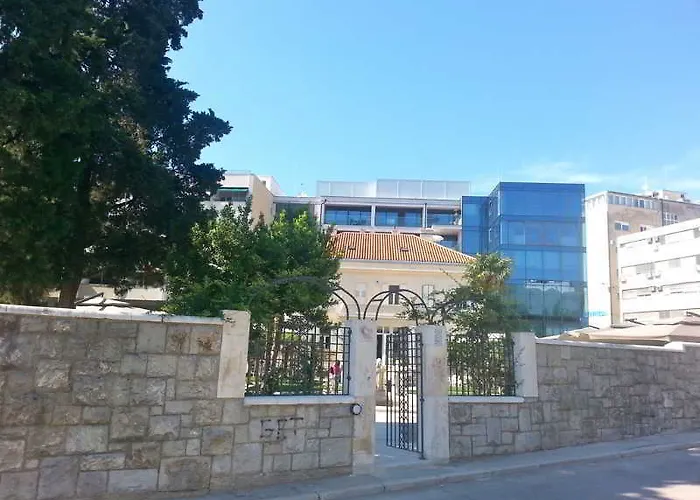 Split hotels near Jezinac Beach