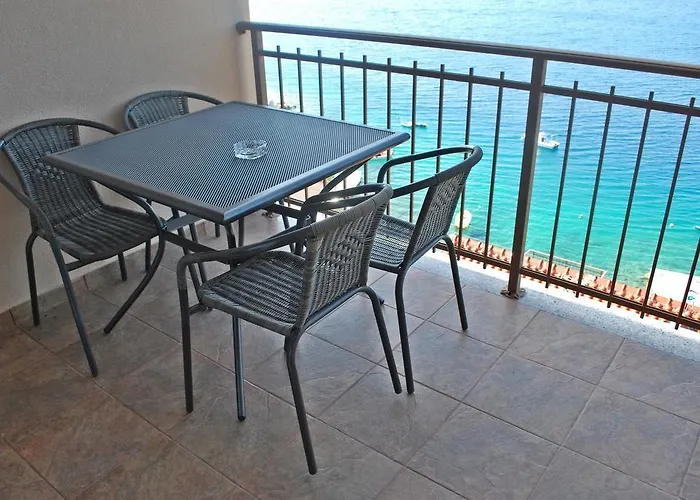 Apartments Nostro Omis