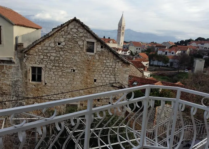 Pet friendly Central Studio Apartments & Dormitory Rooms Supetar