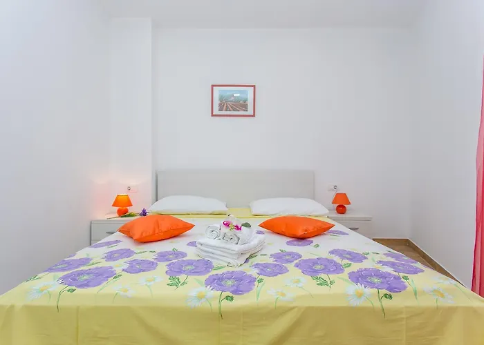 Pet friendly Apartments Grepo Sljeme Makarska