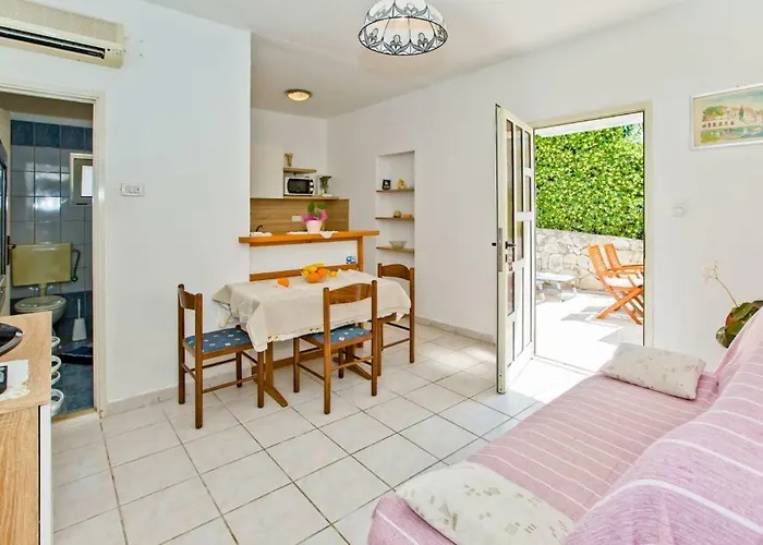 Apartments Jacky Hvar Town