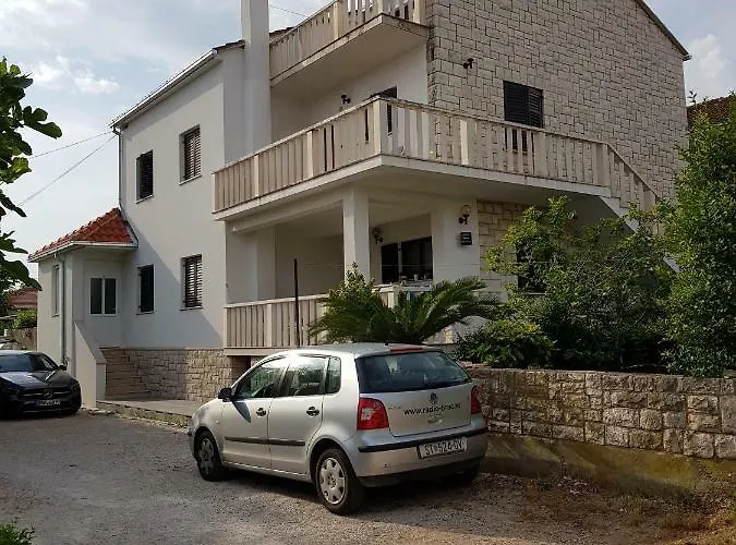 Pet friendly Apartments Rozmary Supetar