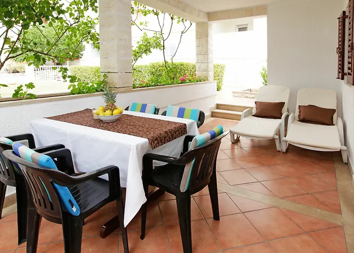 Boutique Rose Garden Apartments Bol