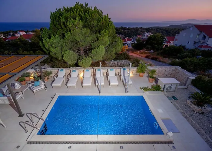 Villa Moderna Family Friendly Hvar Town