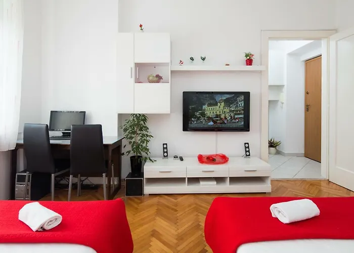 King'S View Apartment Split