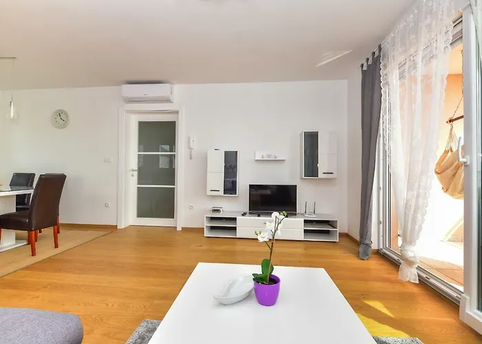 Apartments Evelin Makarska