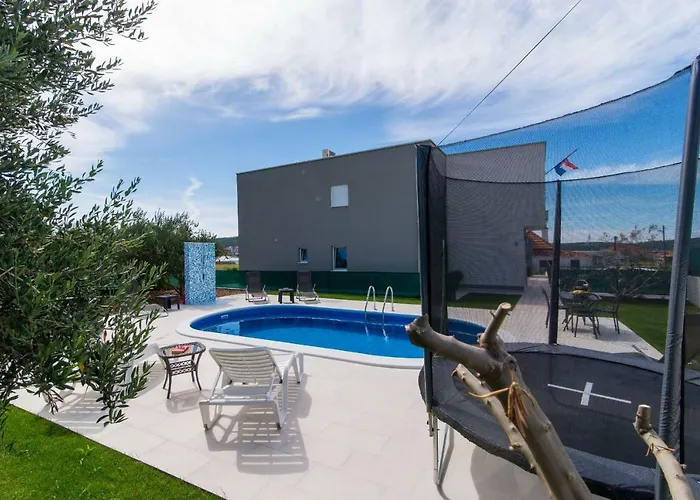 Villa Initium,Heated Pool All Season Traù