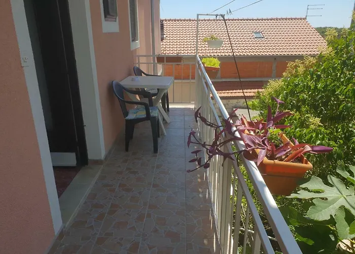 Guest House Alisa Hvar Town