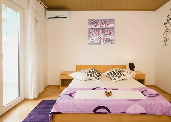 Apartment & Rooms Marigold Baška Voda