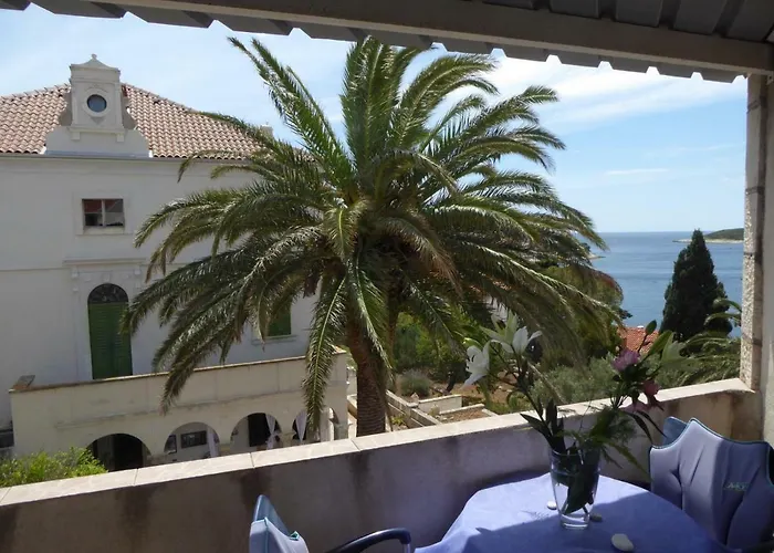 Apartments Rosso Hvar Town