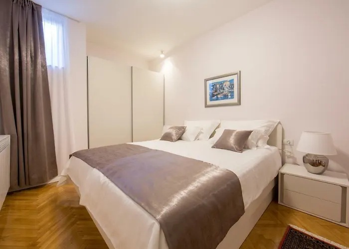 Melody M Apartment With Private Pool Split