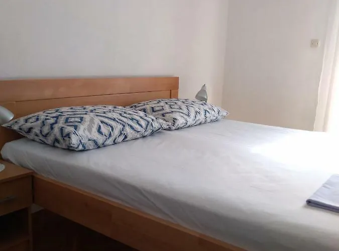 Room Rade Stari Grad 