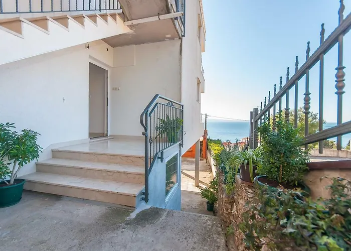 Apartment Ines Omis