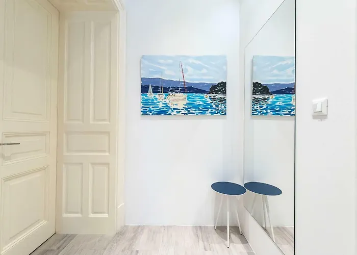 Art Room Split