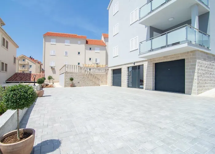 Apartments Sara 2 Bol