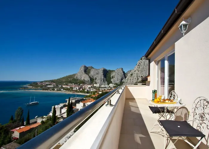 Family Apartment Omis with Pool