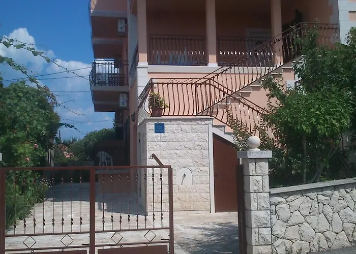 Rooms & Studio 4You Supetar